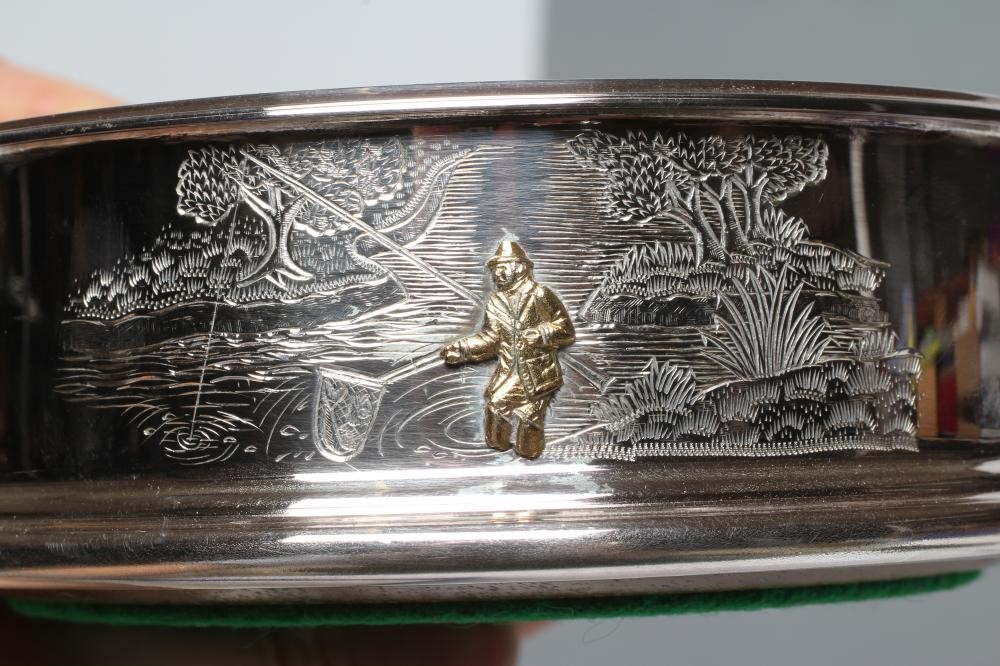 A SILVER BOTTLE COASTER Image