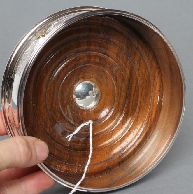 A SILVER BOTTLE COASTER Image