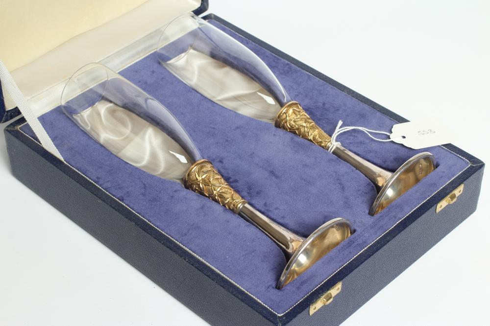 A MODERN PAIR OF SILVER MOUNTED CHAMPAGNE FLUTES Image
