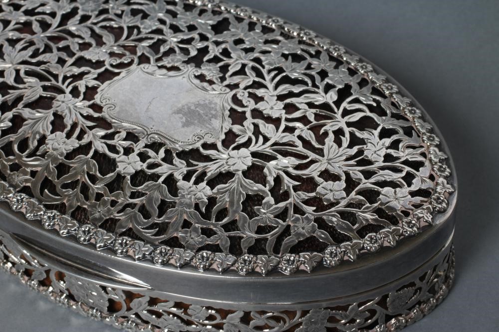 AN EDWARDIAN SILVER DRESSING TABLE BOX Image