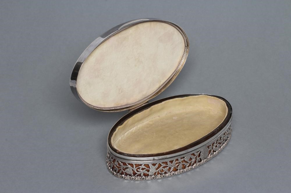 AN EDWARDIAN SILVER DRESSING TABLE BOX Image