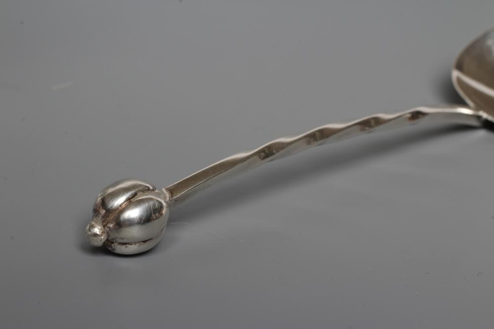 AN ARTS AND CRAFTS BOWL Image