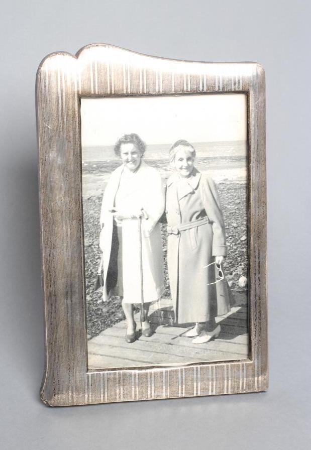 A SILVER EASEL BACK PHOTOGRAPH FRAME Image