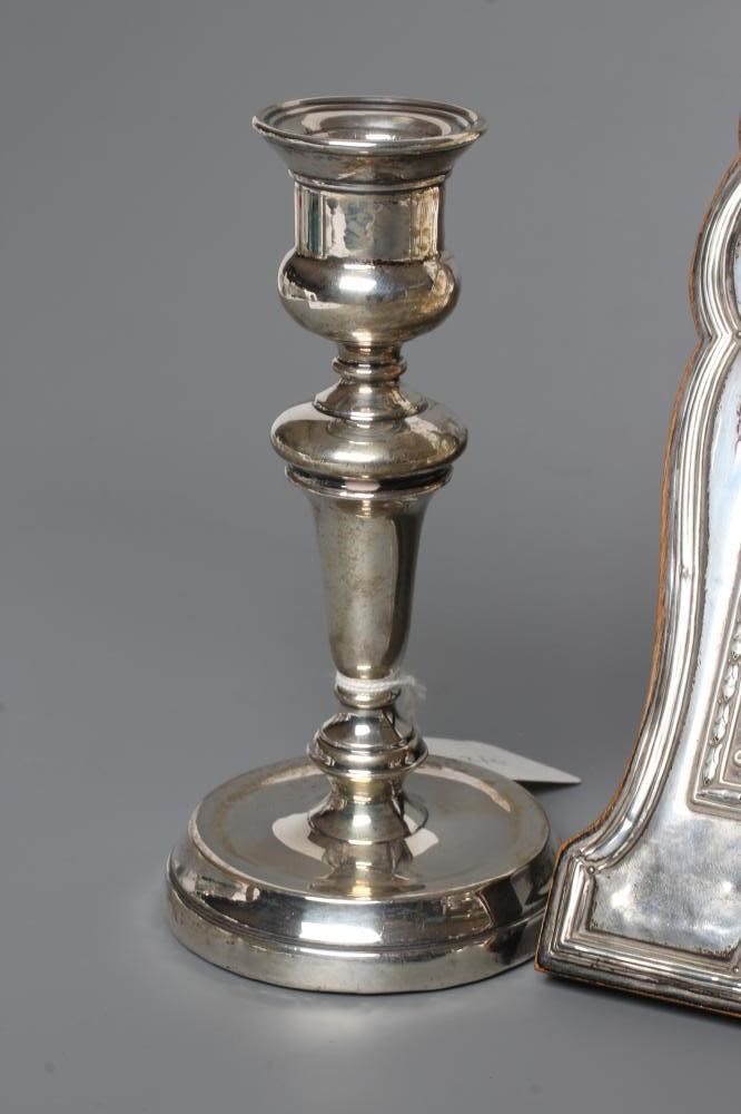 A SILVER EASEL BACK PHOTOGRAPH FRAME Image