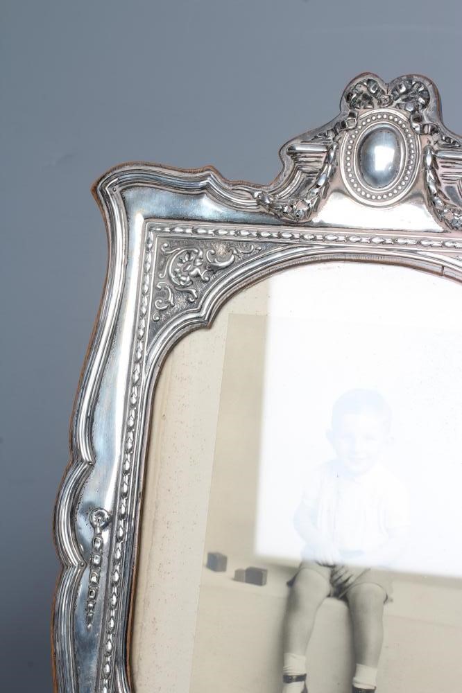 A SILVER EASEL BACK PHOTOGRAPH FRAME Image