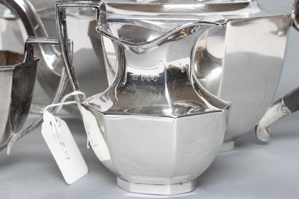 A FOUR PIECE SILVER TEA AND COFFEE SERVICE Image