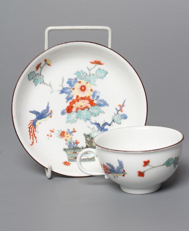 A MEISSEN PORCELAIN TEA CUP AND SAUCER Image