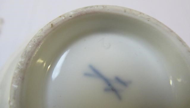 A MEISSEN PORCELAIN TEA CUP AND SAUCER Image