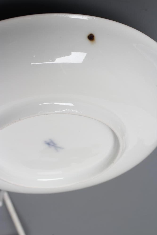 A MEISSEN PORCELAIN TEA CUP AND SAUCER Image