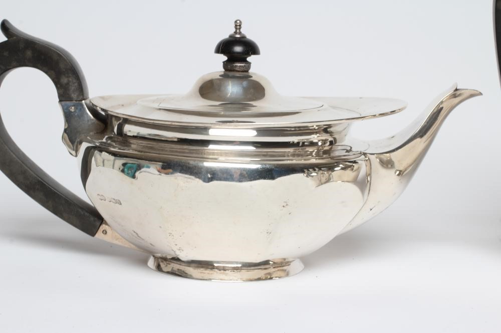 A FOUR PIECE SILVER TEA AND COFFEE SERVICE Image