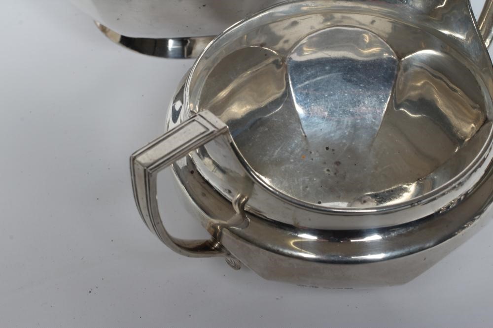 A FOUR PIECE SILVER TEA AND COFFEE SERVICE Image