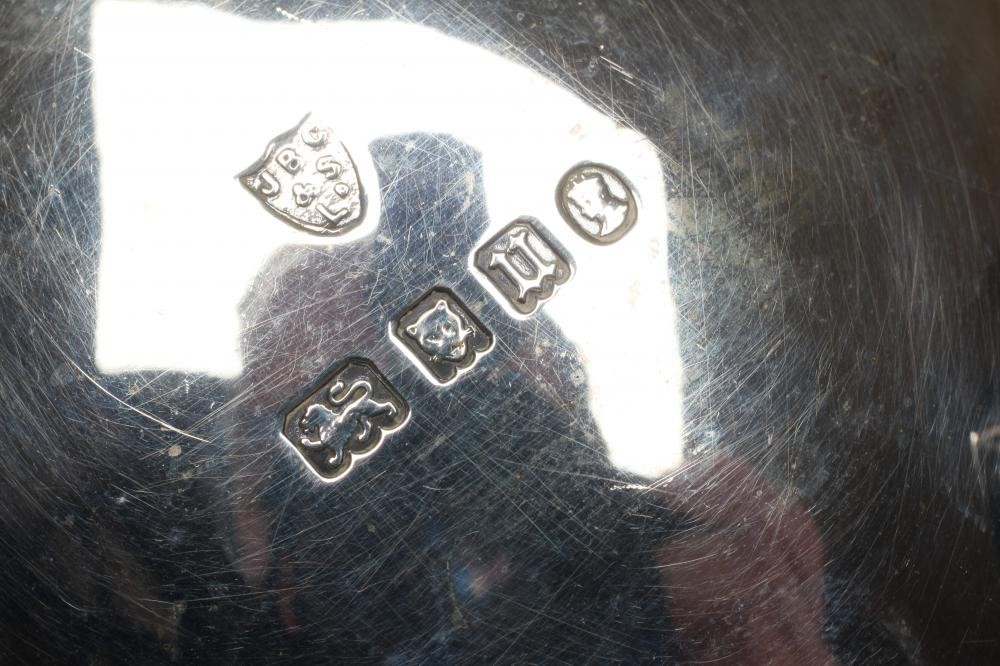 A PAIR OF SILVER SAUCE BOATS Image