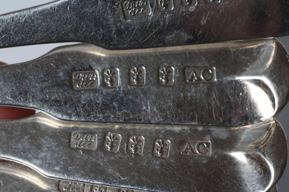 A SET OF FIVE GEORGE III SCOTTISH PROVINCIAL SILVER TEASPOONS Image