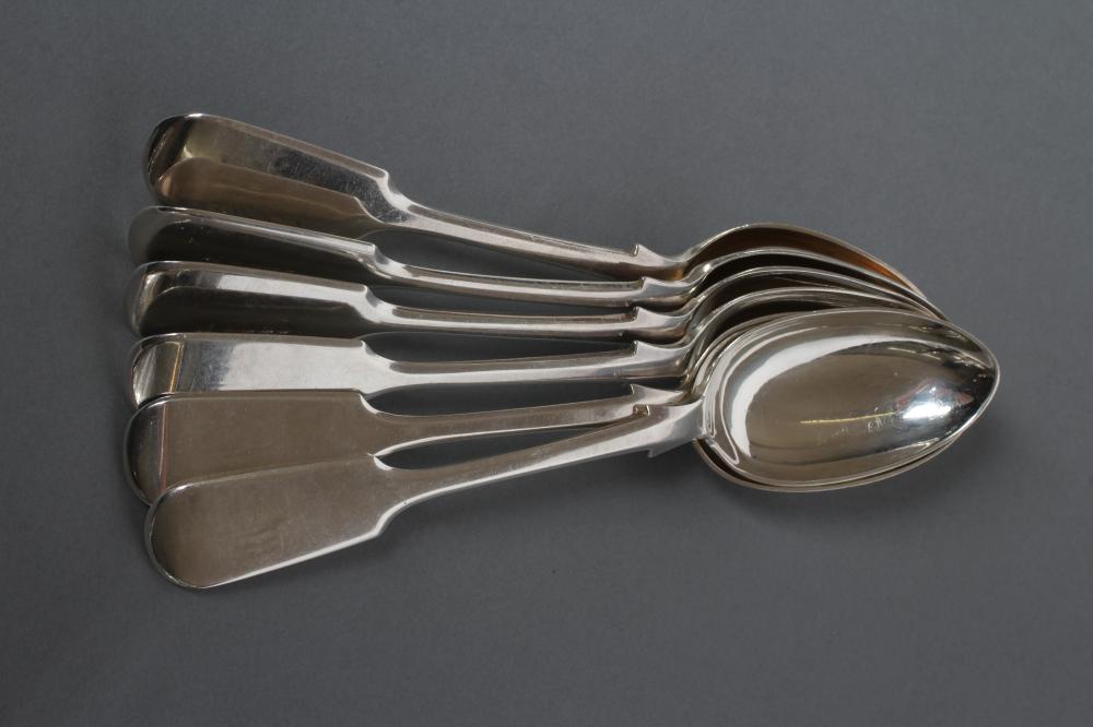 A SET OF SIX VICTORIAN SILVER DESSERT SPOONS, maker J. Whipple & Co., Exeter 1876, in Fiddle Image