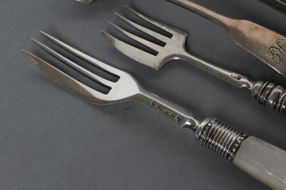 A PAIR OF GEORGE III SILVER SALT SPOONS Image