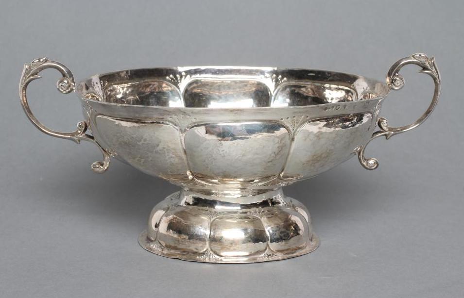 AN EDWARDIAN SILVER TWO HANDLED BOWL Image