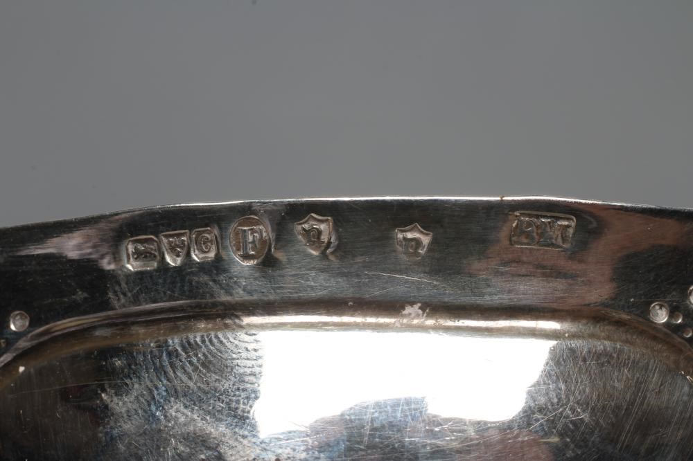 AN EDWARDIAN SILVER TWO HANDLED BOWL Image