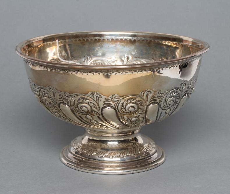 A LATE VICTORIAN SILVER ROSE BOWL, maker's mark J.D.&S., Sheffield 1900, of semi-wrythen fluted form Image