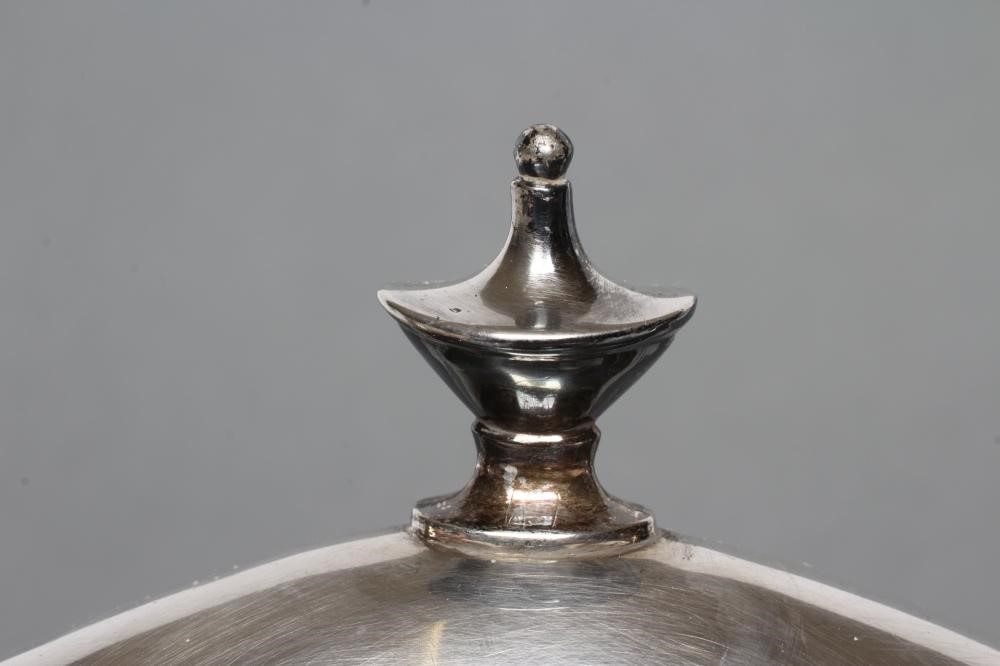 A LATE GEORGE III SILVER SAUCE TUREEN AND COVER Image