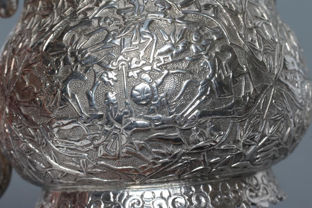 A CHINESE MILK JUG AND SUGAR BASIN Image