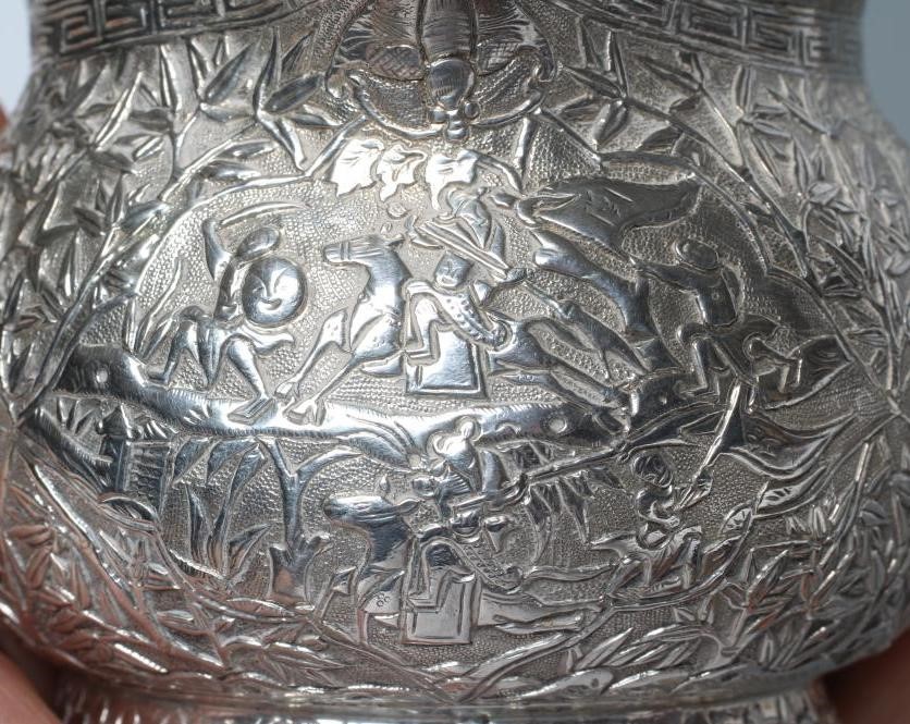 A CHINESE MILK JUG AND SUGAR BASIN Image