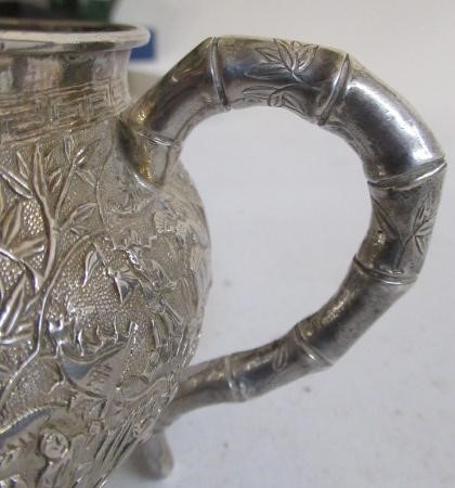 A CHINESE MILK JUG AND SUGAR BASIN Image