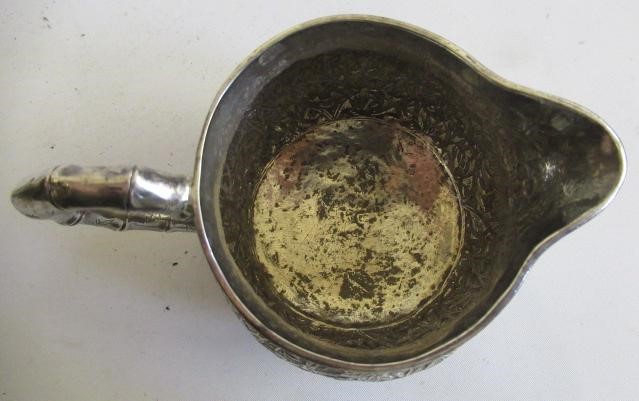 A CHINESE MILK JUG AND SUGAR BASIN Image