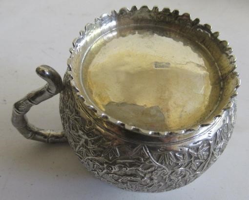 A CHINESE MILK JUG AND SUGAR BASIN Image