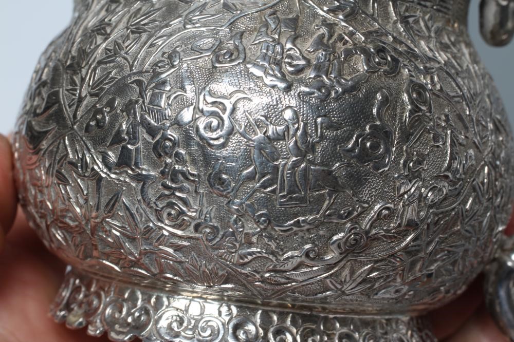 A CHINESE MILK JUG AND SUGAR BASIN Image