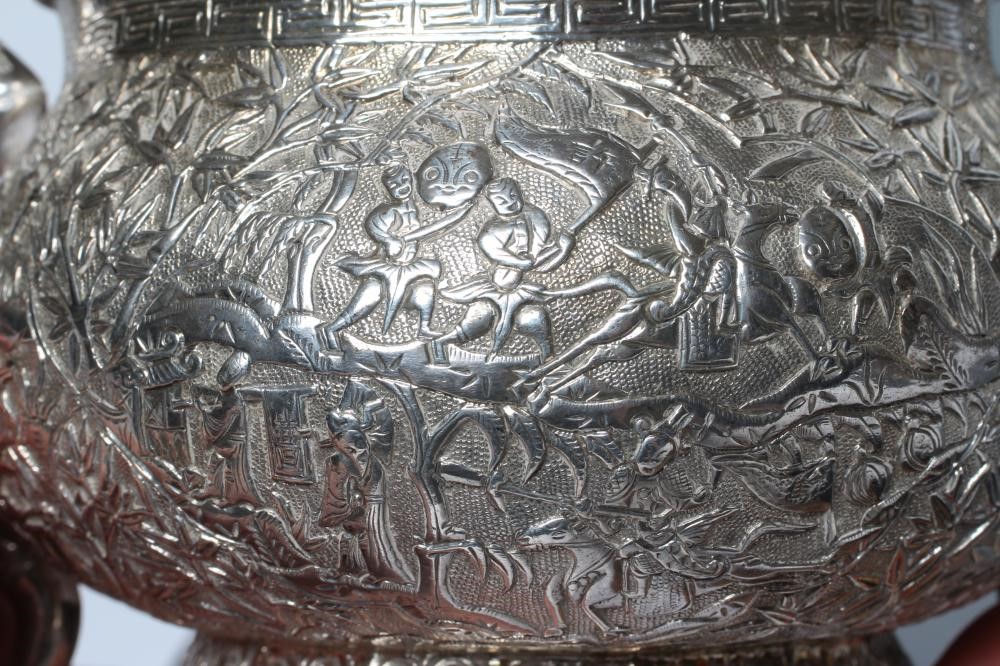 A CHINESE MILK JUG AND SUGAR BASIN Image