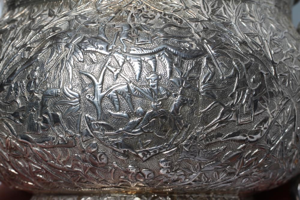 A CHINESE MILK JUG AND SUGAR BASIN Image