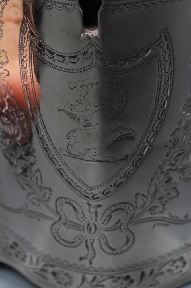 A GEORGE III SILVER TEA CADDY Image