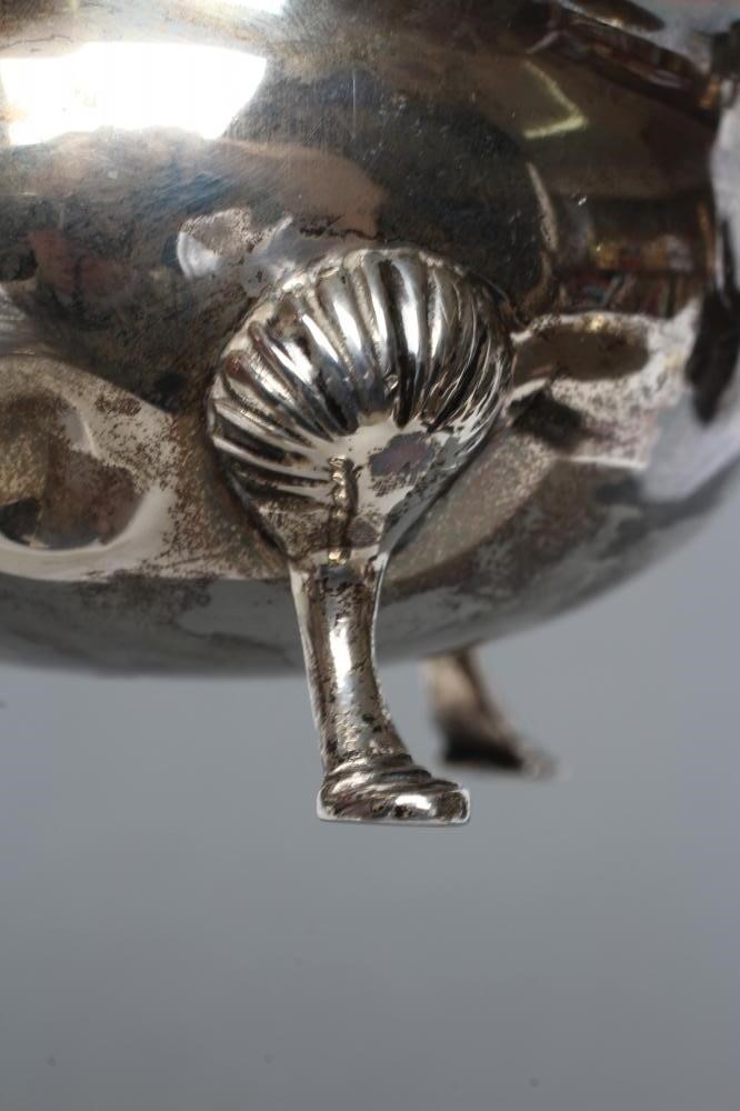 A GEORGE III SILVER SAUCE BOAT Image