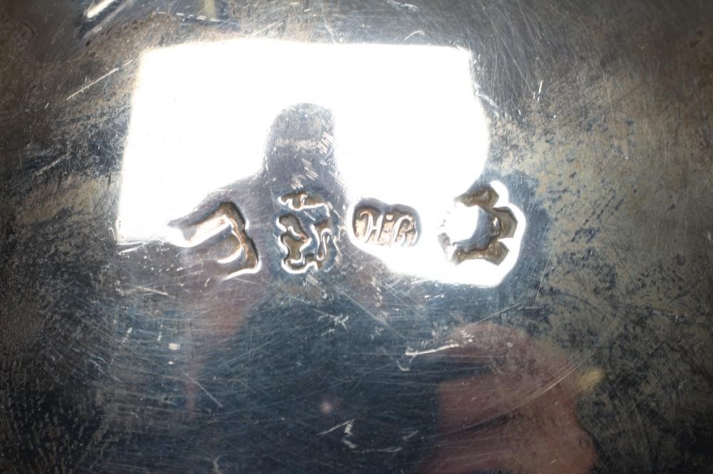 A GEORGE III SILVER SAUCE BOAT Image