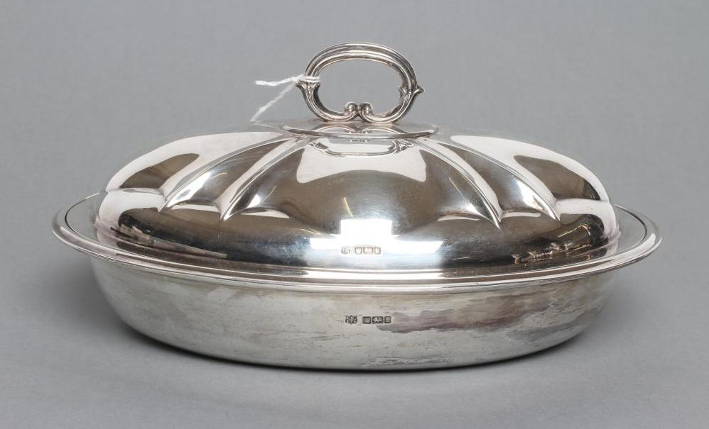 AN EDWARDIAN SILVER ENTREE DISH Image