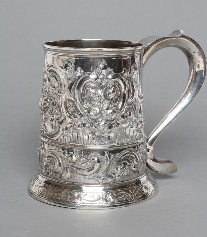 A GEORGE III SILVER MUG Image