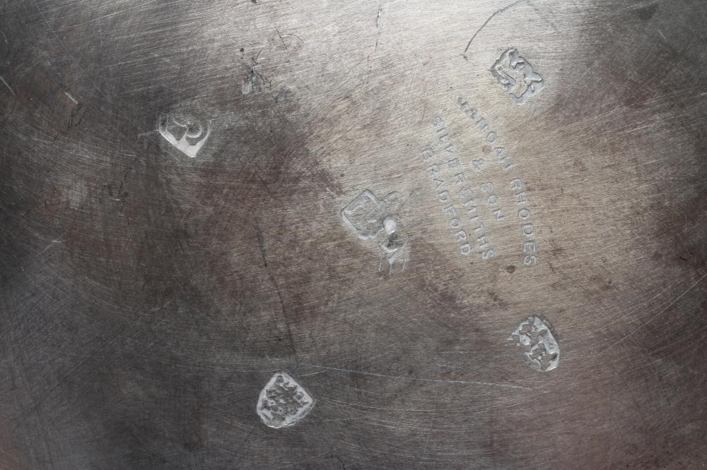 A GEORGE III SILVER MUG Image