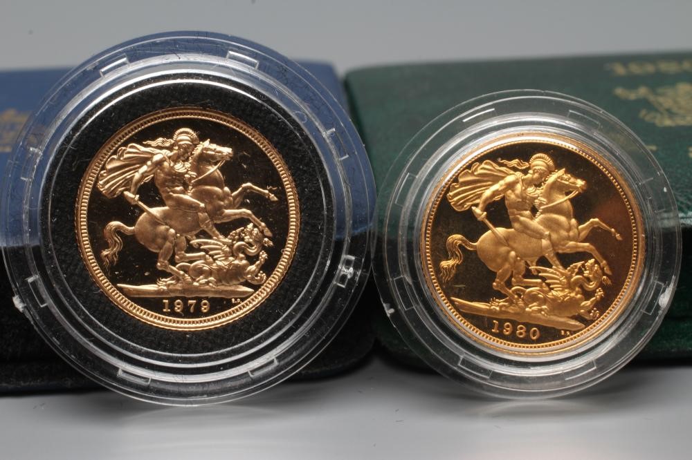 AN ELIZABETH II PROOF SOVEREIGN, 1980 and another sovereign 1979, both in capsules and cased (Est. Image