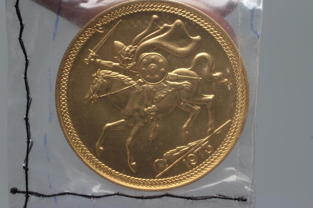 AN ELIZABETH II GOLD FOUR COIN PROOF SET 1973, Isle of Man, comprising £5, £2, sovereign and half Image