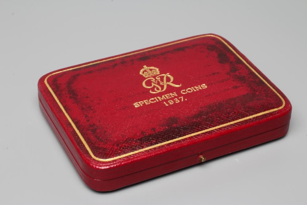 A GEORGE VI SPECIMEN GOLD FOUR COIN SET, 1937, comprising £5, £2, sovereign and half sovereign, Image