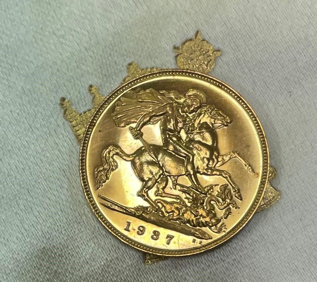 A GEORGE VI SPECIMEN GOLD FOUR COIN SET, 1937, comprising £5, £2, sovereign and half sovereign, Image