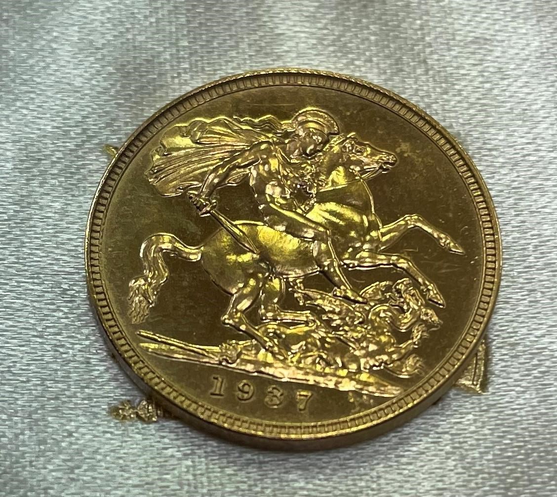 A GEORGE VI SPECIMEN GOLD FOUR COIN SET, 1937, comprising £5, £2, sovereign and half sovereign, Image