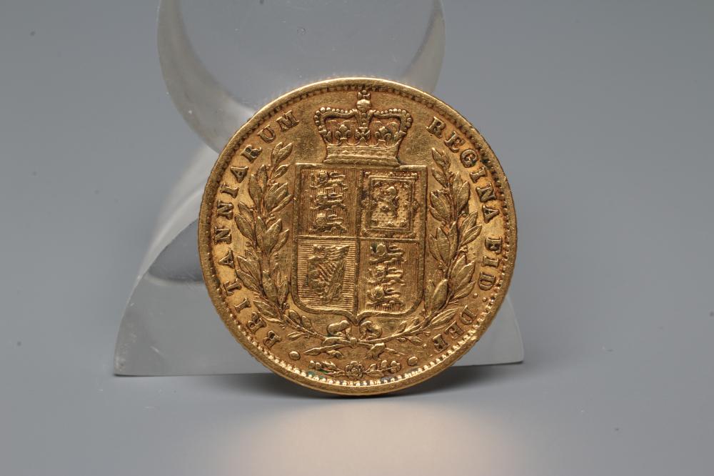 A VICTORIA YH SHIELD BACK SOVEREIGN, 1863, 7.9g (Est. plus 20% premium) Image