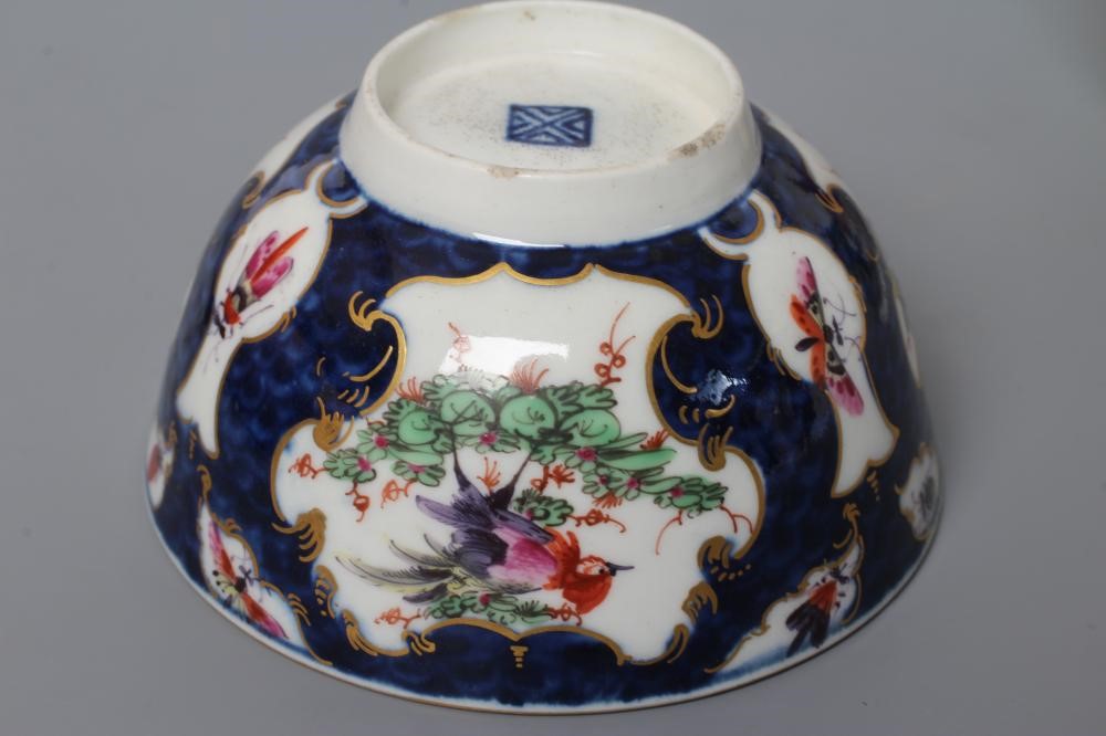 A FIRST PERIOD WORCESTER PORCELAIN COFFEE CUP Image