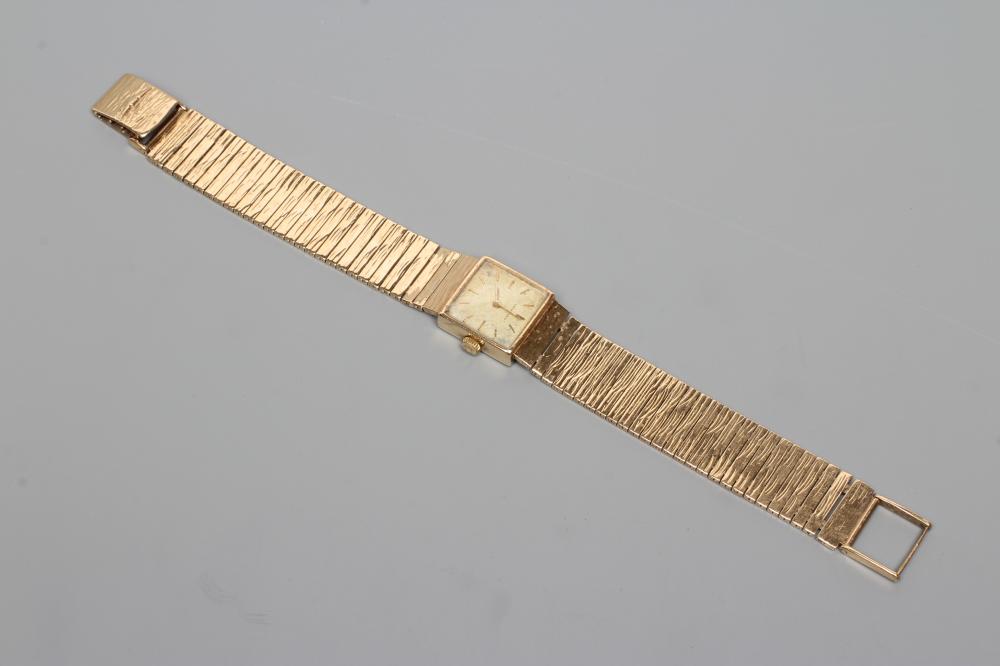 A LADY'S 9CT GOLD LONGINES WRISTWATCH Image