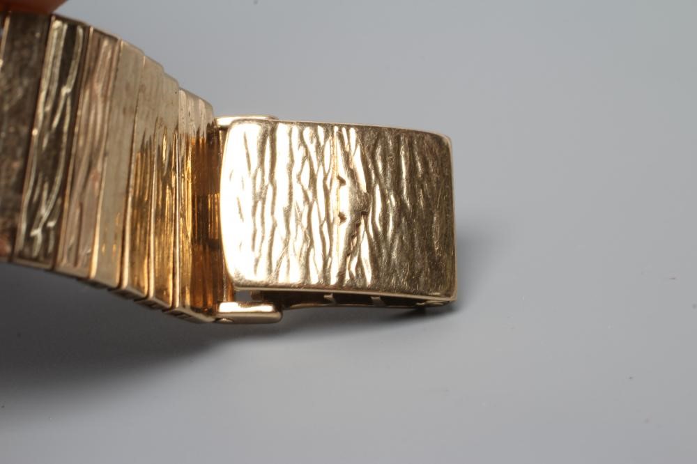 A LADY'S 9CT GOLD LONGINES WRISTWATCH Image