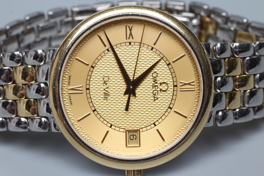 A GENTLEMAN'S OMEGA DE VILLE WRISTWATCH Image