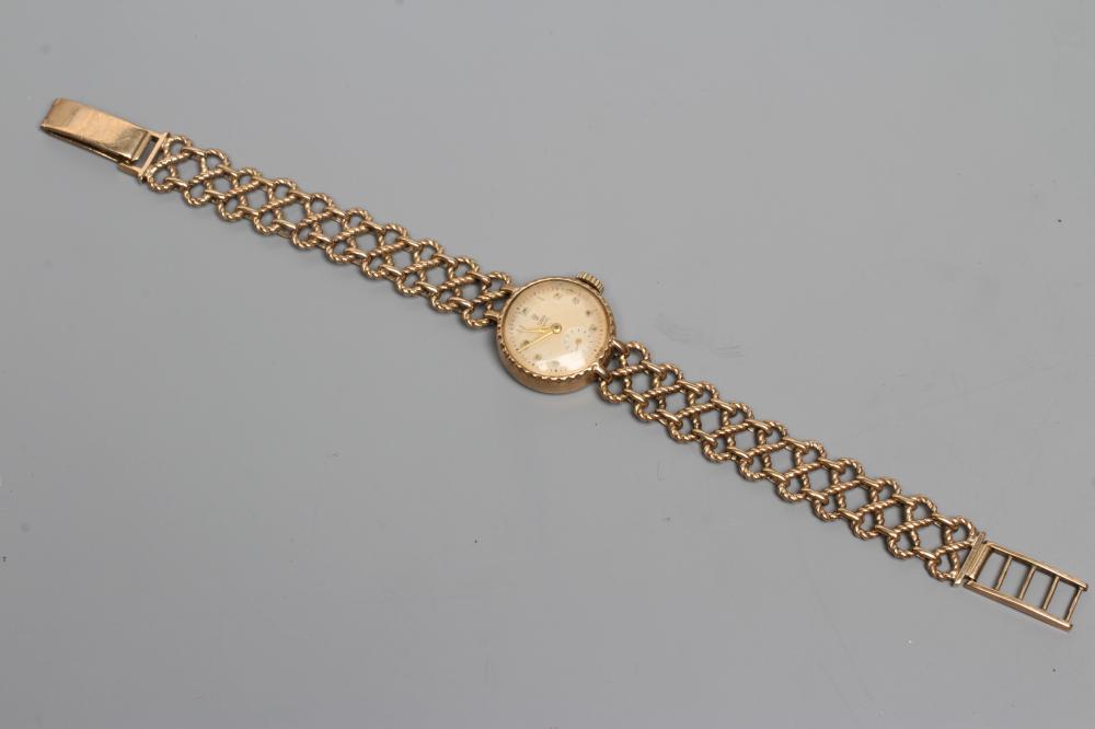 A LADY'S 9CT GOLD TUDOR ROYAL WRISTWATCH Image