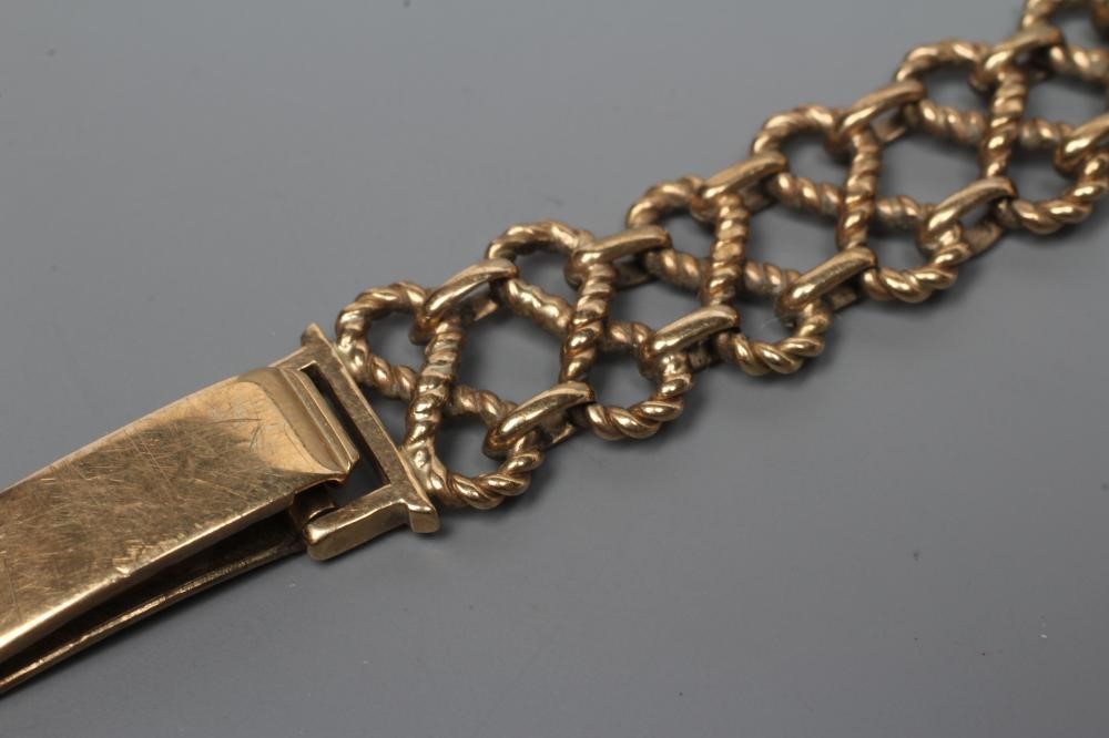 A LADY'S 9CT GOLD TUDOR ROYAL WRISTWATCH Image