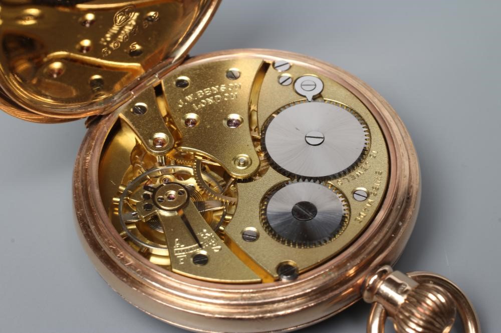 A 9CT GOLD TOP WIND POCKET WATCH Image